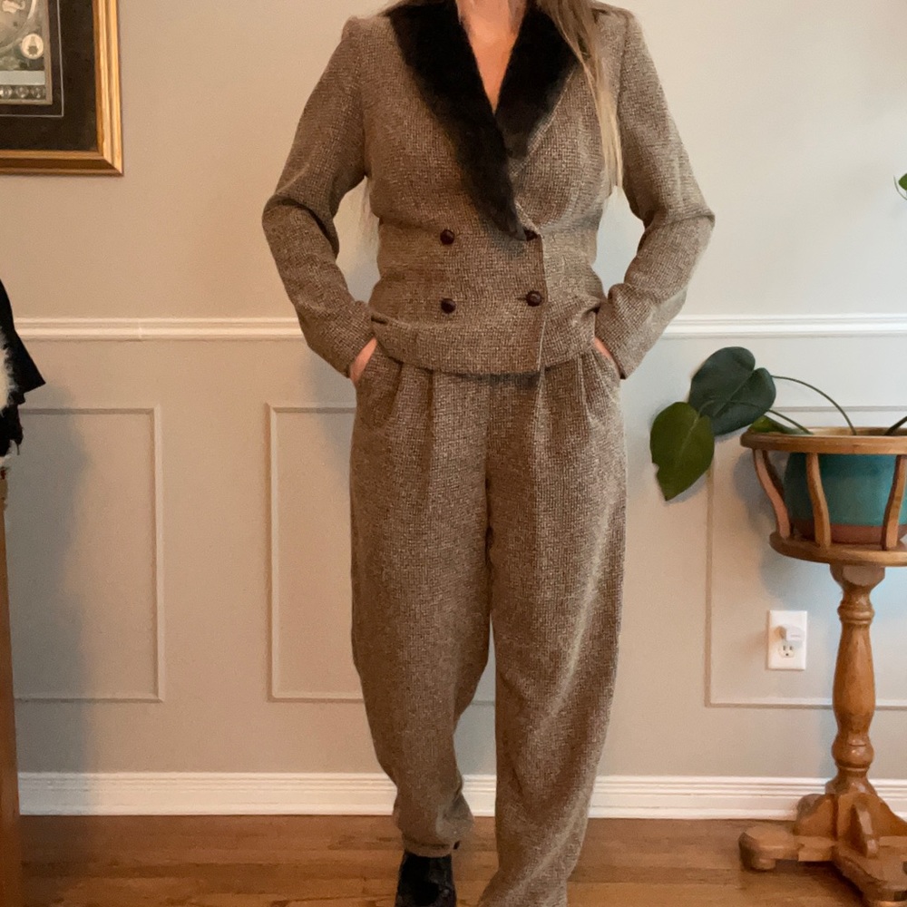 Amazing Vintage Two Piece Pantsuit with removable faux fur collar